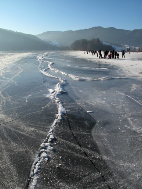eislaufen-auf-den-zugefrorenen-schliersee