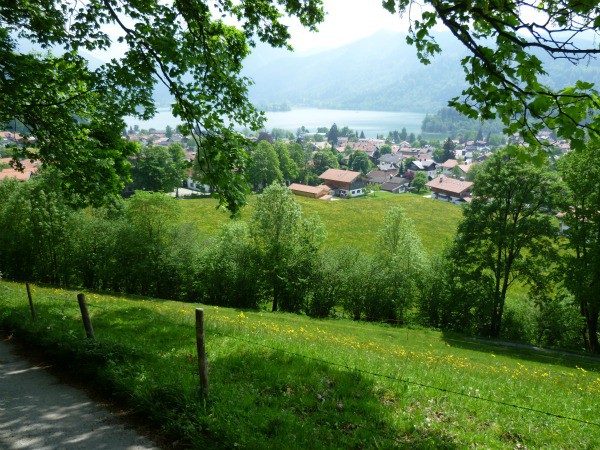 sicht-auf-unser-haus-vom-schliersberg-aus